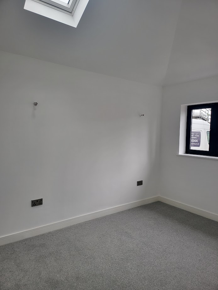 Vacant bedroom in new build property
Grey carpet and white walls. Un-staged
